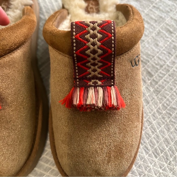 UGG Kids Tazzle Suede Slippers big kid sz 4 - Picture 3 of 16